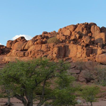 Ozohere Campsite And Himba Village Uis Exterior photo