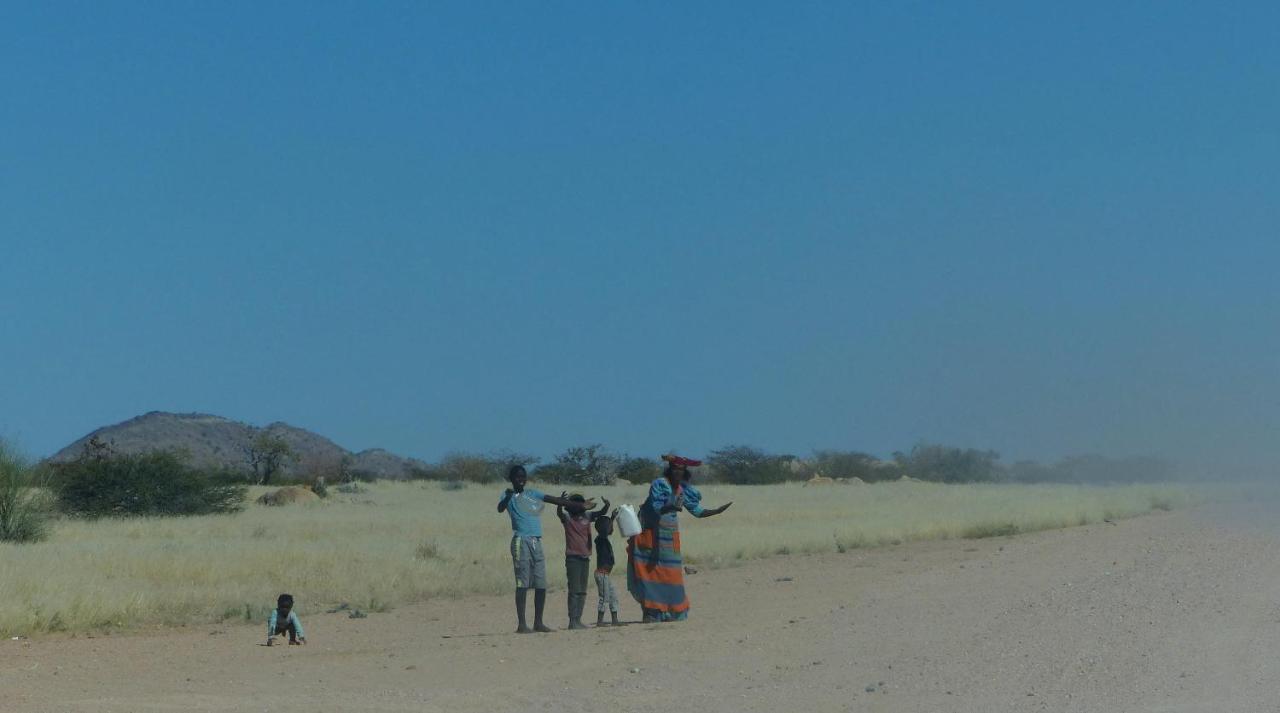 Ozohere Campsite And Himba Village Uis Exterior photo